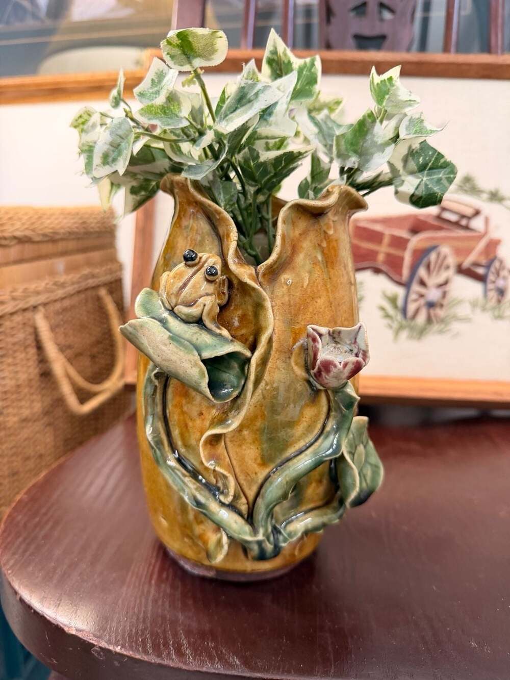 VTG Majolica Style Frog Vase 3D Art Pottery Lily Pad Lotus Flower Ruffled Rim